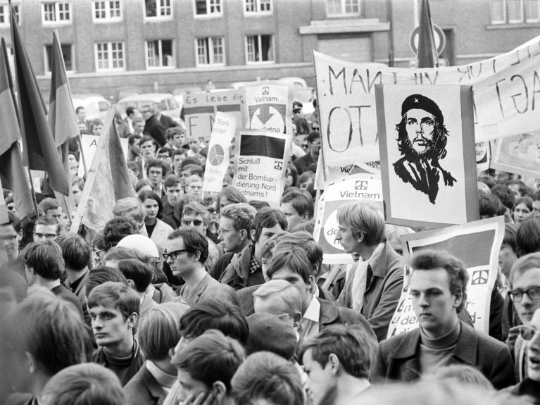 Protesto estudantil contra a guerra do Vietnã, em Kiel no ano de 1968 