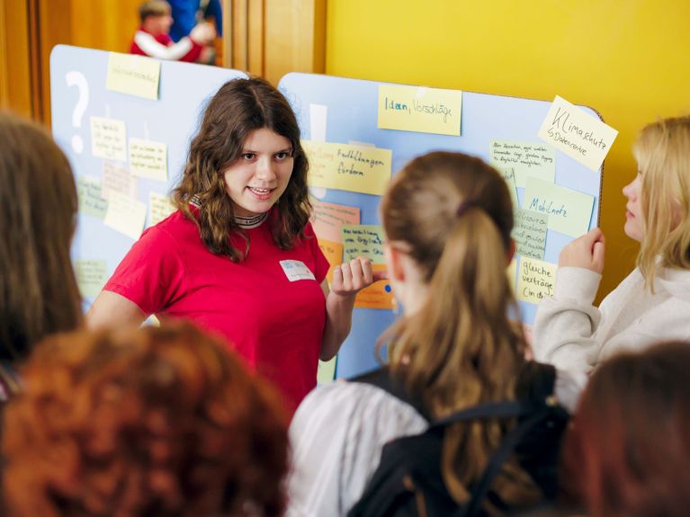 The Gallery Walk gave individual working groups the opportunity to engage in dialogue with each other.