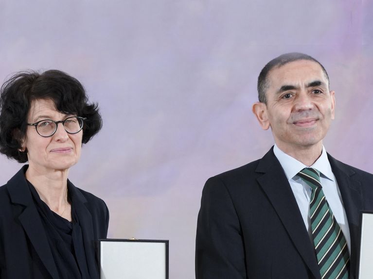 Ugur Sahin i Özlem Türeci, założyciele firmy BionTech