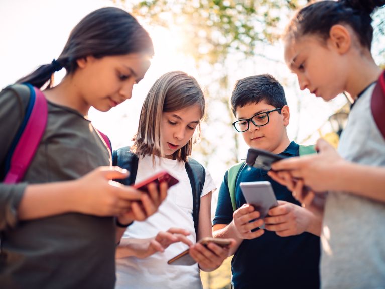 Niños con smartphones