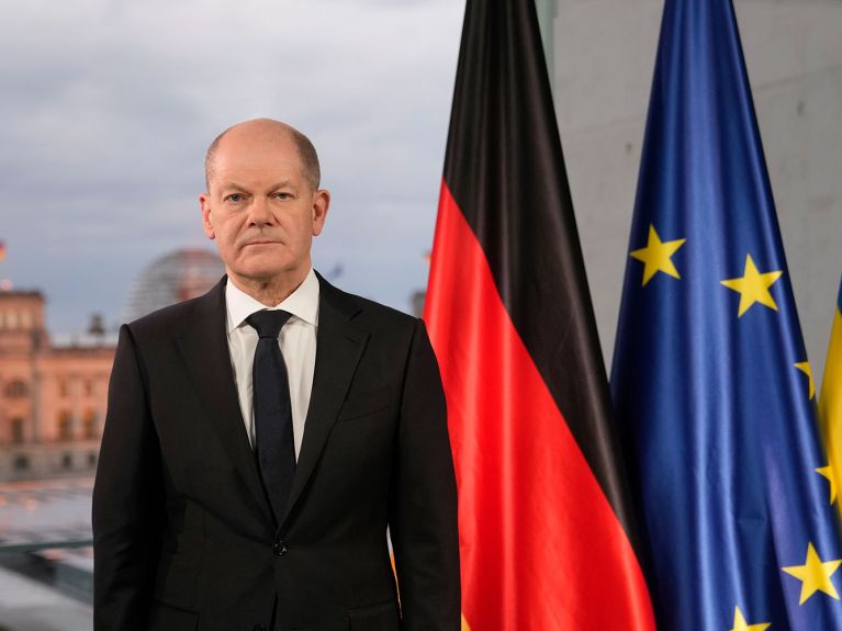 O chanceler federal Scholz depois de um discurso televisionado