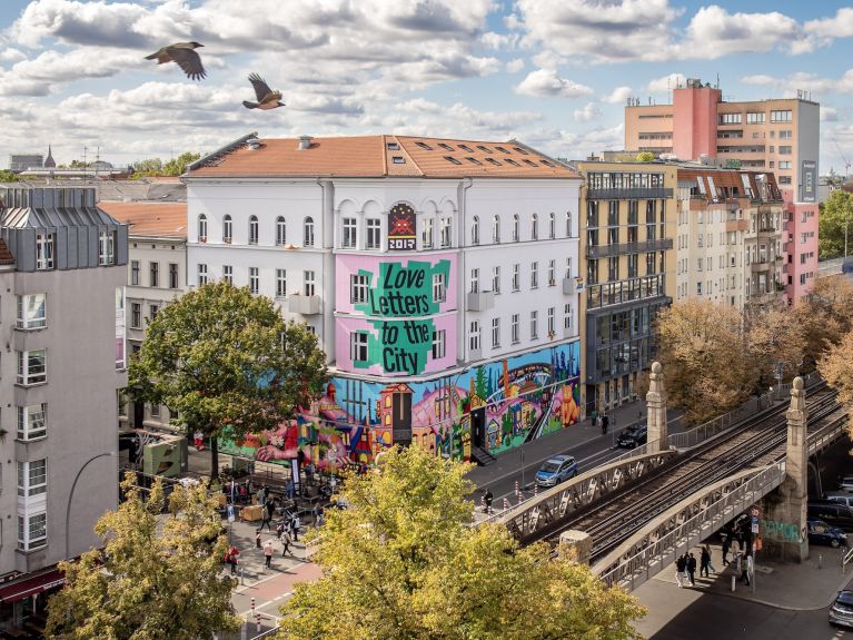 El Urban Nation de Berlín busca fomentar el intercambio entre artistas y vecinos.