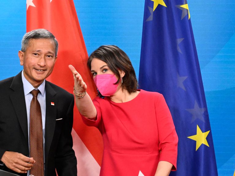 German Foreign Minister Annalena Baerbock and Singapore’s Foreign Minister Vivian Balakrishnan