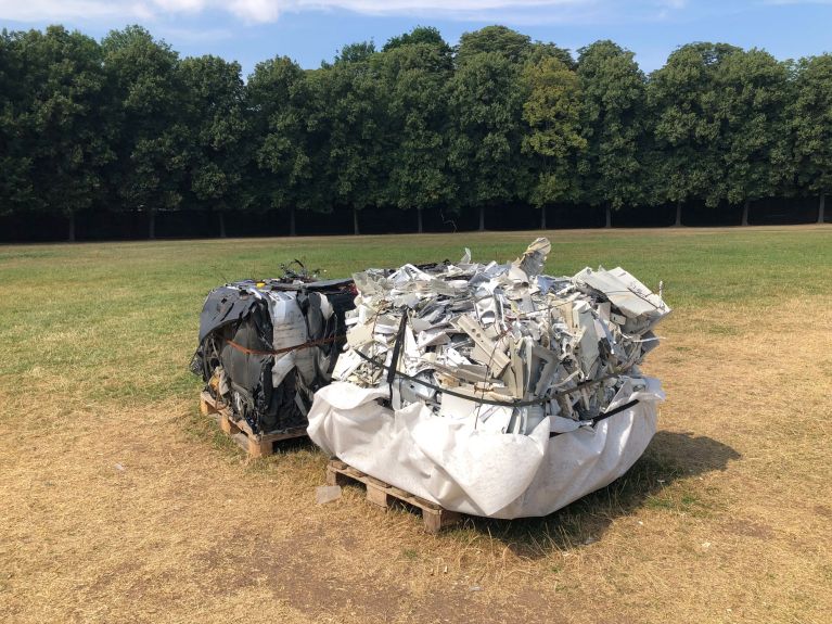 Visitors see a “waste dump” in front of the Orangerie.