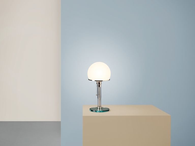 威廉·华根菲尔德于 1924 年设计的包豪斯台灯