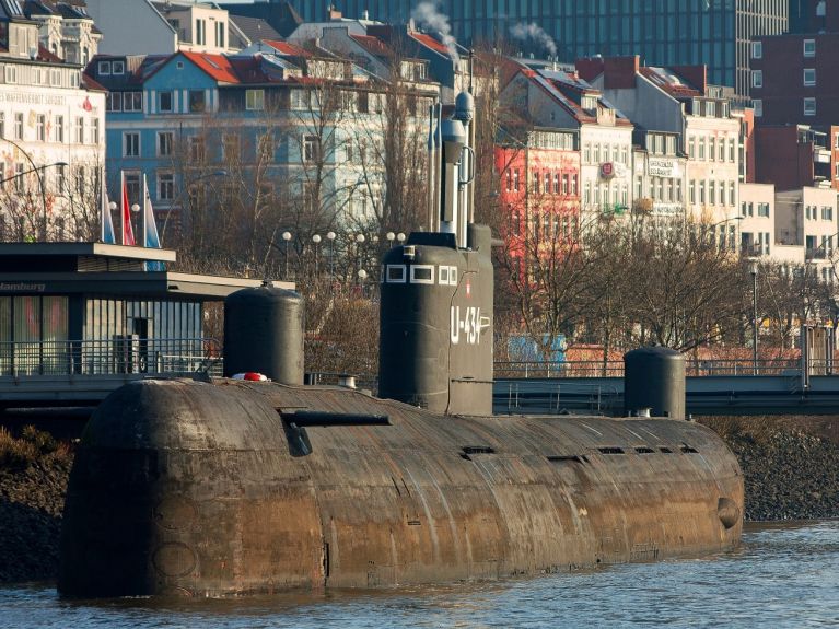 Museums-U-Boot U-434 im Hamburger Hafen