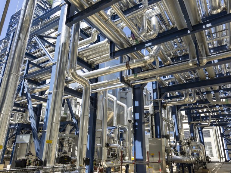 Pipelines at a refinery