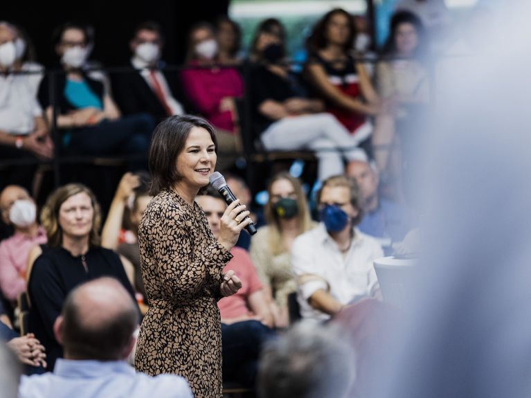 La ministra de Asuntos Exteriores Baerbock durante el debate ciudadano en Bremen. La ministra de Asuntos Exteriores Baerbock durante el debate ciudadano en Bremen.