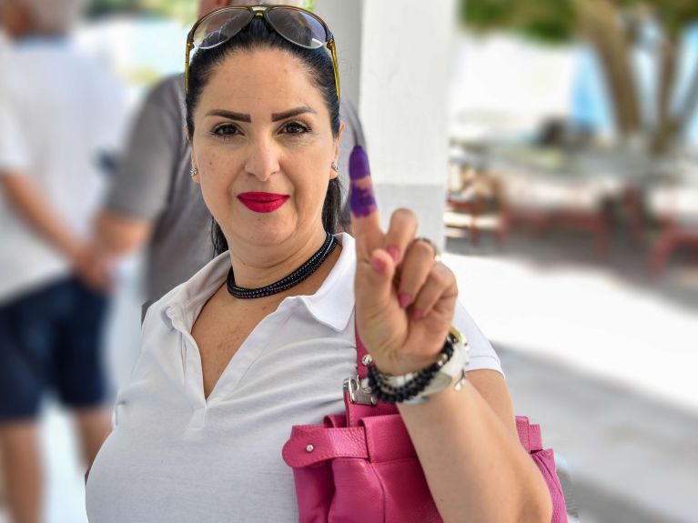تبذلُ ألمانيا جهودًا لإجراء انتخاباتٍ حرة ونزيهة في جميع أنحاء العالم. تبذلُ ألمانيا جهودًا لإجراء انتخاباتٍ حرة ونزيهة في جميع أنحاء العالم.