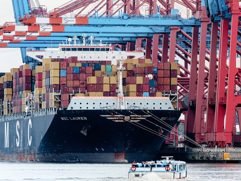 Cargo ship in Hamburg: Germany wants to export even more to Canada.