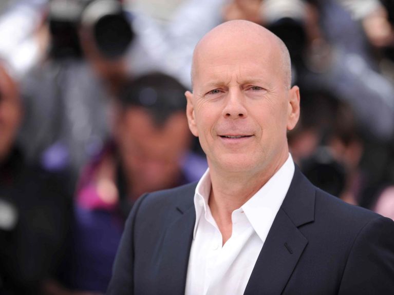Zwei Jahre lebte Bruce Willis in Deutschland, ehe er mit seiner Familie in die Staaten zog. Zwei Jahre lebte Bruce Willis in Deutschland, ehe er mit seiner Familie in die Staaten zog.