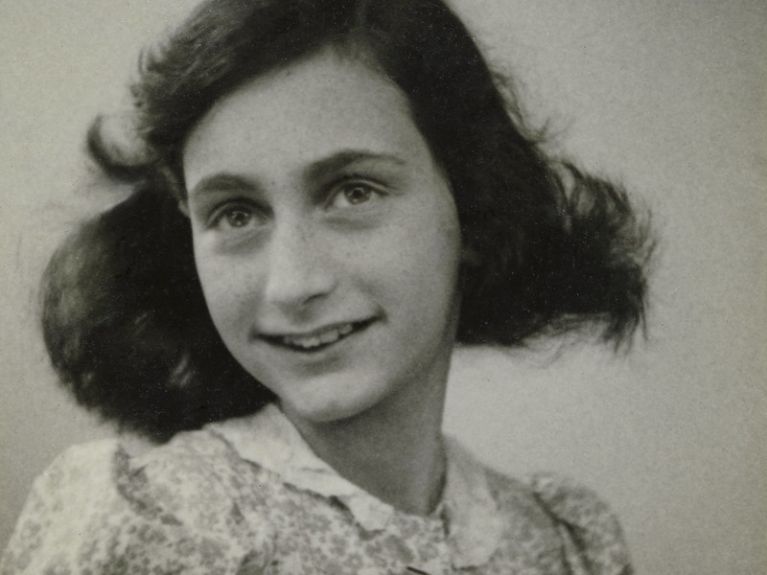 Uma das últimas fotos de Anne Frank, tirada em 1942 Uma das últimas fotos de Anne Frank, tirada em 1942