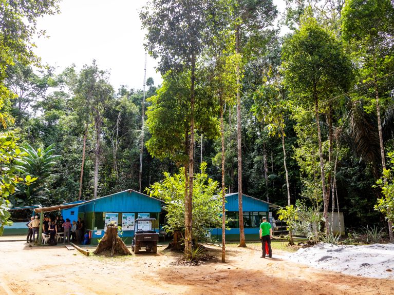 El campamento de vivienda e investigación del proyecto