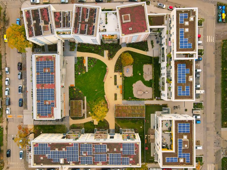مشروع كهرباء للمستأجرين في هايدلبرغ. هنا تُزود أربعة مبان سكنية تضم حوالي 130 شخصًا بالطاقة الشمسية من مزوِّدين محليين.