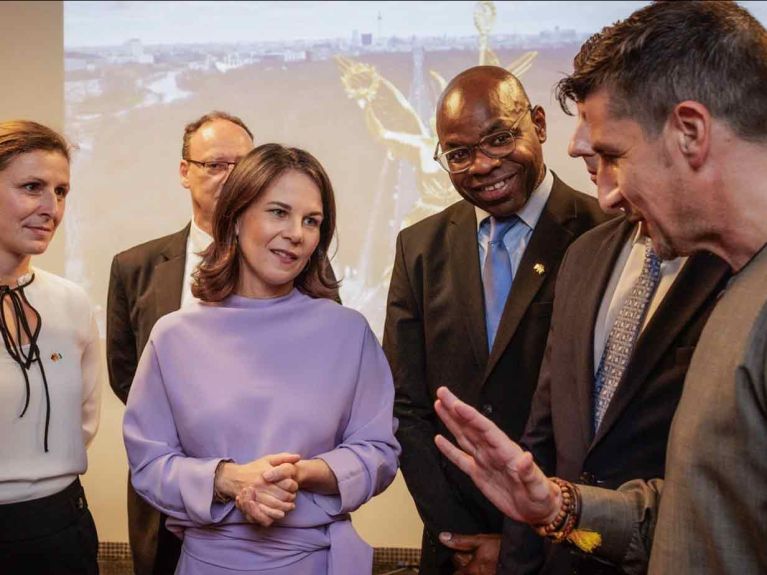 La ministre allemande des Affaires étrangères Annalena Baerbock, en été 2024 au Sénégal. 