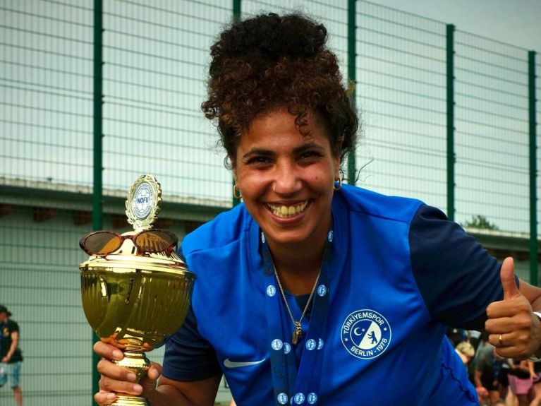 Sanna El-Agha möchte ein Vorbild für junge Spielerinnen sein. Sanna El-Agha möchte ein Vorbild für junge Spielerinnen sein.