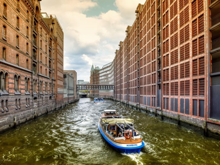Hamburgs Kanäle prägen das Bauen am Wasser seit Jahrhunderten.