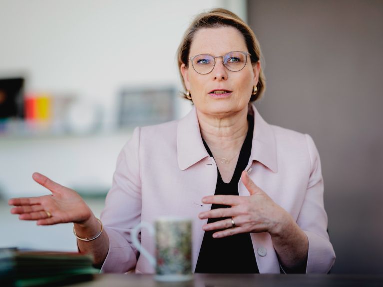 وزيرة العدل شتيفاني هوبيغ 