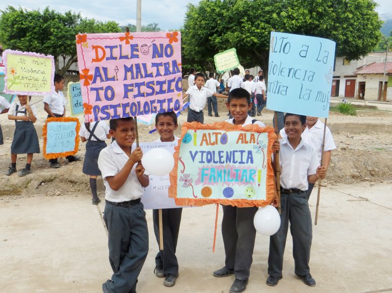 El programa también integra con éxito a niños.