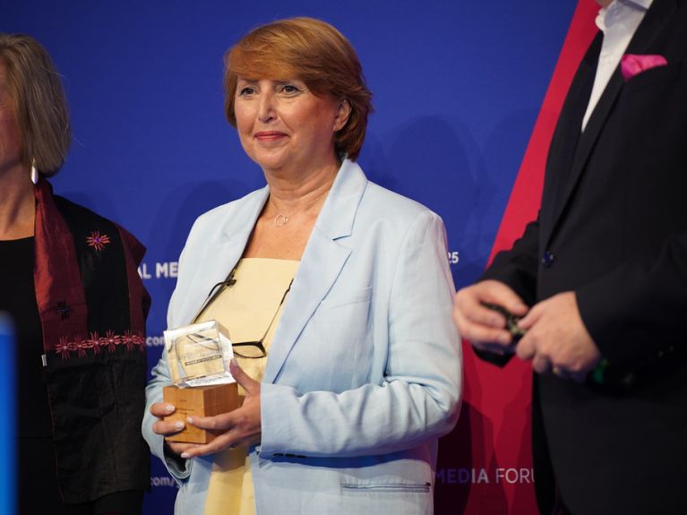 Tamar Kintsurashvili receives the Freedom of Speech Award. Tamar Kintsurashvili receives the Freedom of Speech Award.