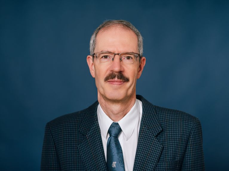 Professor Stefan Wagner ist Experte für Astrophysik am DZA.