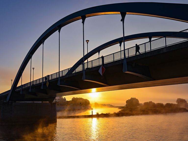 Die Grenzbrücke verbindet Frankfurt/Oder und Slubice.