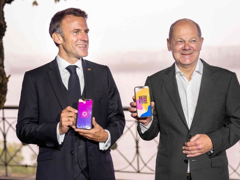 Le chancelier allemand Scholz et le président français Macron lors de la présentation de l’application KulturPass Le chancelier allemand Scholz et le président français Macron lors de la présentation de l’application KulturPass
