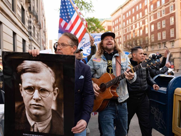 Bonhoeffer portrait at a pro-Israel demonstration in New York in 2024