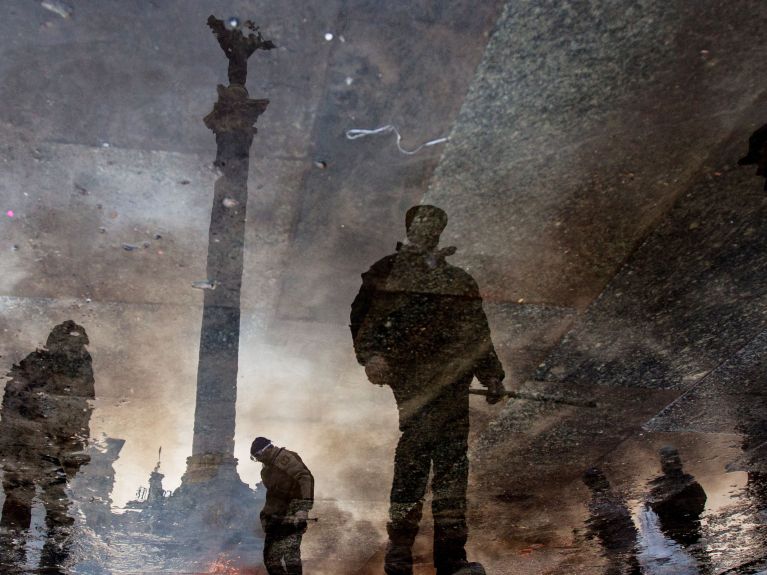 Manifestantes em Maidan em 2014 – foto de Evgeniy Maloletka
