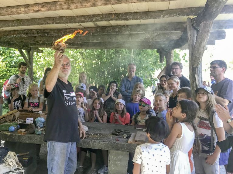 Feuer machen wie in der Steinzeit 