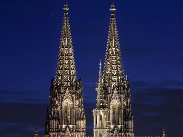 Der Kölner Dom mit neuer Beleuchtung Der Kölner Dom mit neuer Beleuchtung