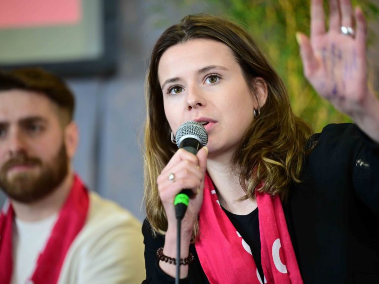 Klimaaktivistin Luisa Neubauer, hier auf dem Evangelischen Kirchentag 2025, zählt zu den Mitwirkenden von „Voices for Democracy“.