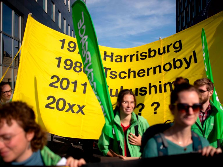 Demonstrierende auf einer Anti-Atomkraft-Demonstration