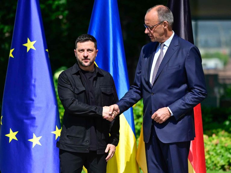 Almanya Şansölyesi Friedrich Merz ve Ukrayna Başkanı Volodimir Zelenski  