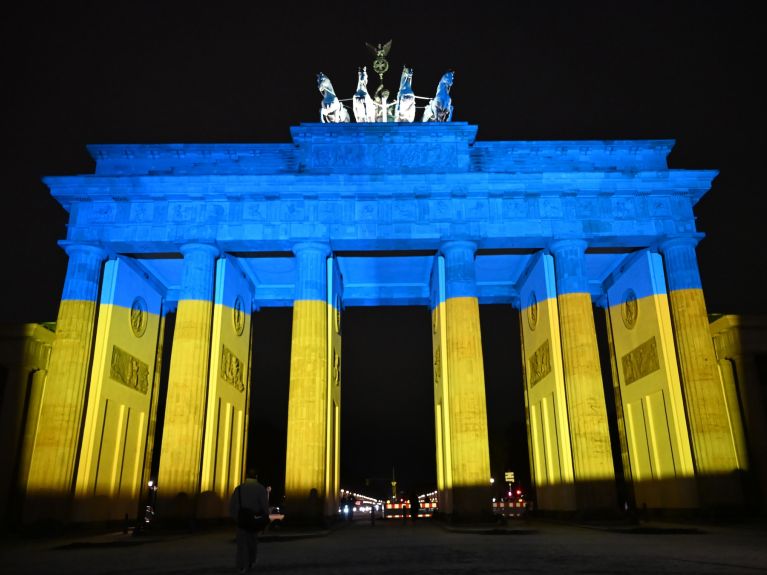 The Brandenburg Gate illuminated in the colours of the Ukrainian flag on the fourth anniversary of the start of Russia’s full-scale invasion of Ukraine