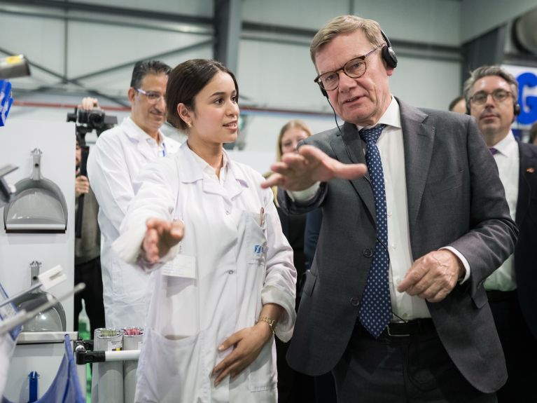 Johann Wadephul during a visit to a Moroccan automotive supplier
