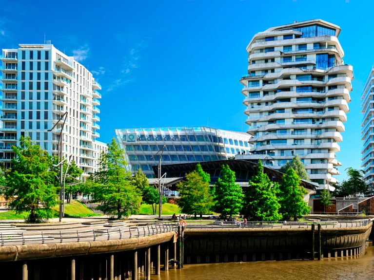 Marco Polo Terrassen: Viele Plätze der HafenCity wurden für den Hochwasserschutz künstlich angehoben.