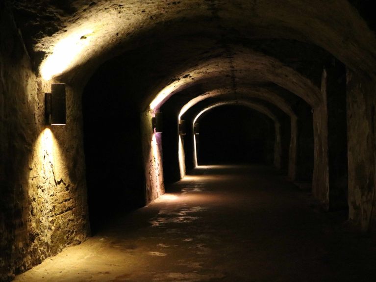 Os túneis mais antigos sob Nuremberg têm cerca de 700 anos. 