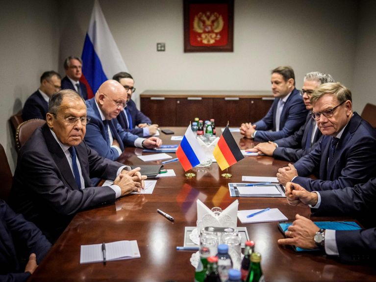 Wadephul and Lavrov meeting on the sidelines of the UN General Assembly. 