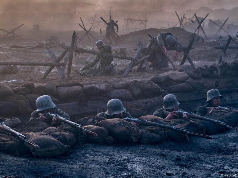 Handlungsort von "Im Westen nichts Neues" ist die deutsche Westfront gegen Frankreich im Ersten Weltkrieg.