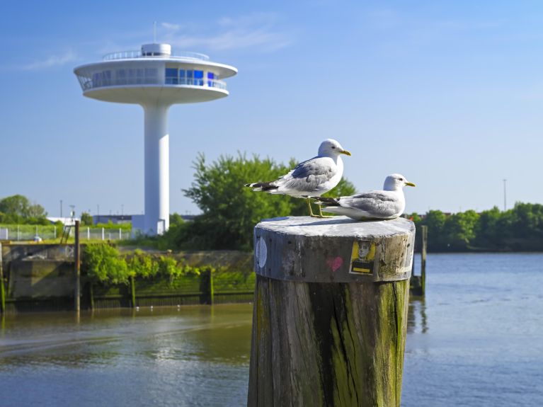 Der ehemalige Radarturm am Baakenhafen gehört zu den markanten Orten der östlichen HafenCity.