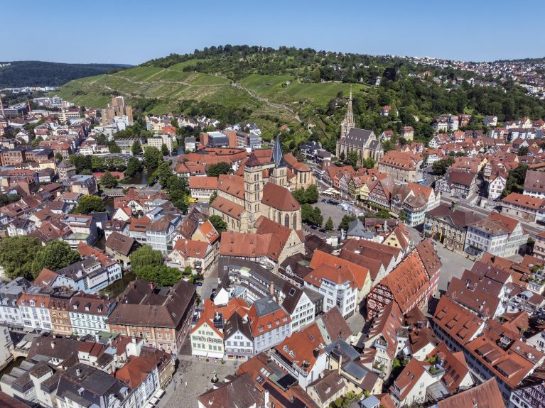 Esslingen, un sitio para ser feliz: la ciudad cautiva con su histórico casco antiguo, pequeños puentes y canales, así como viñedos.