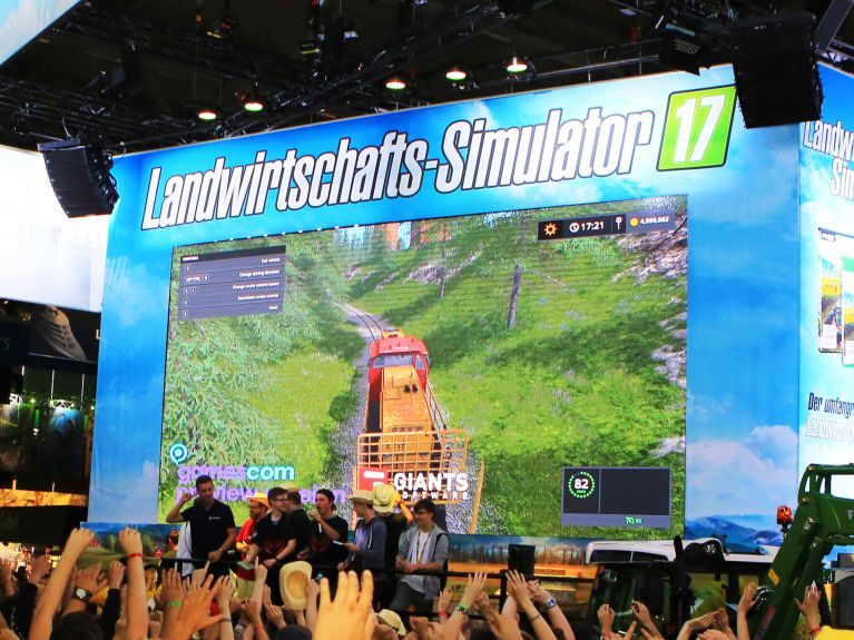 Gamescom fuarında simülatör hayranları 