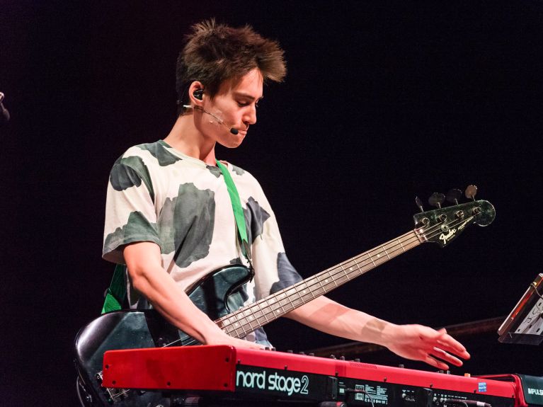 Jacob Collier, ganador de un Grammy, trabaja con Native Instruments. 