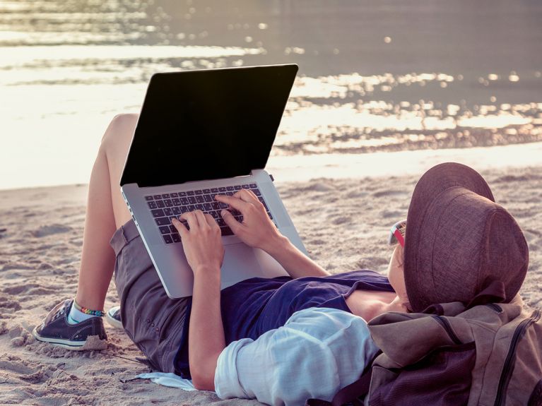 Trabalhar onde outros passam as férias. Carreiras no ramo turístico.