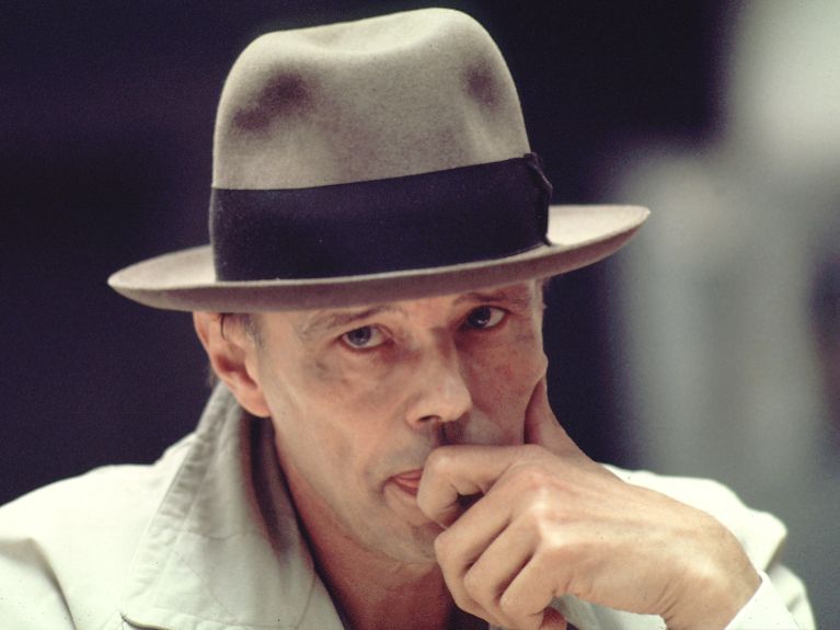 Joseph Beuys (1921-1986) Joseph Beuys (1921-1986)