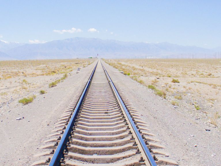 Bahnlinie entlang der alten Seidenstraße in China