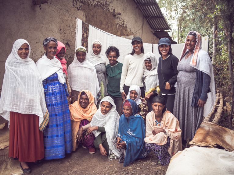 Elle soutient ainsi les femmes en Ethiopie à exercer une activité commerciale.