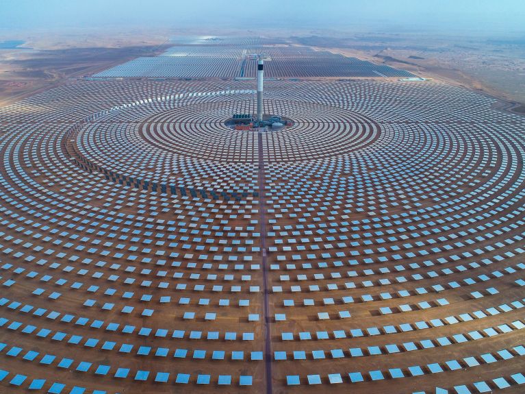   Mit Energie aus dem größten Solarkomplex der Welt im marokkanischen Ouarzazate soll Grüner Wasserstoff hergestellt werden.