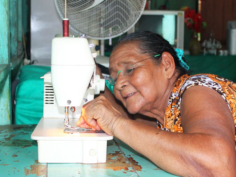 Quien ve bien puede mantenerse mejor a sí mismo y a su familia. OneDollarGlasses en Brasil.